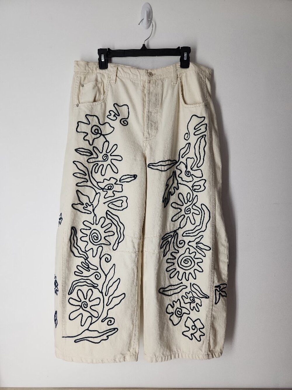 We The Free People Good Luck Soutache Barrel Jeans ivory floral embroidery sz 33 - Picture 3 of 16